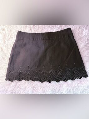 GUESS Collection Black Embroidered Scalloped Hem Mini Skirt Side Zip